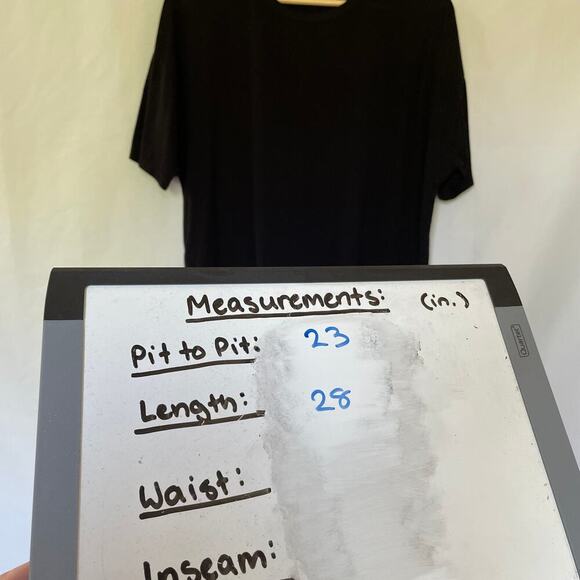 Old Navy Active ultralite black short sleeved t-shirt athleisure side slits XS - Picture 5 of 6